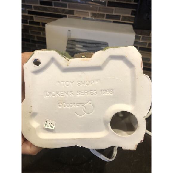 Vtg Dept 56 Cottage Toy Shop 1986 Dickens' Lane Christmas Village Lighted house - Picture 5 of 5